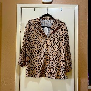 NWT- Thin leopard print casual top.